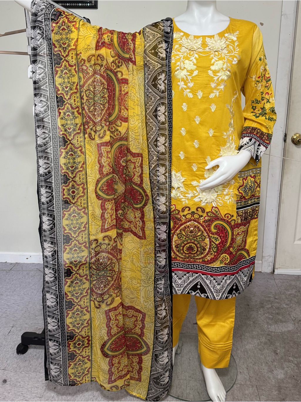 Brand New Lawn Embroidered 3pc Suit
